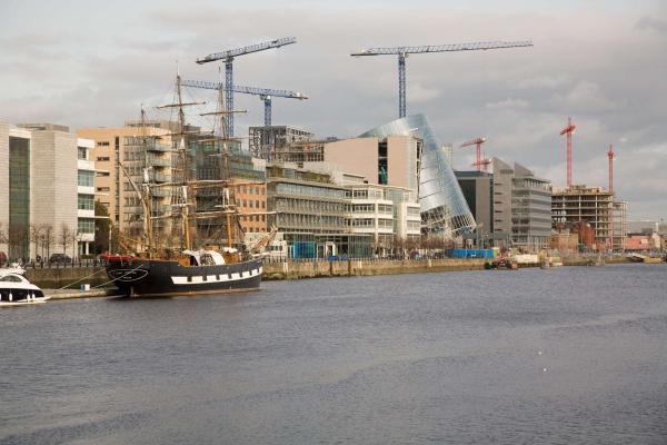 Zu Fuß durch die futuristische Seite der Hauptstadt Irlands - Ein Katzensprung zu Dublins Docklands