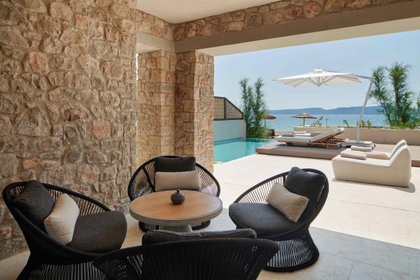 W Costa Navarino unter den "Top 50 Best Resorts in the World" bei den Conde Nast Traveler&apos;s Readers&apos; Choice Awards 2023