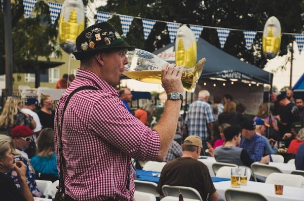 Auch 2023: Alkohol- und Drogenhochburg Oktoberfest - wo Promis und Superreiche versuchen, der Realität zu entfliehen