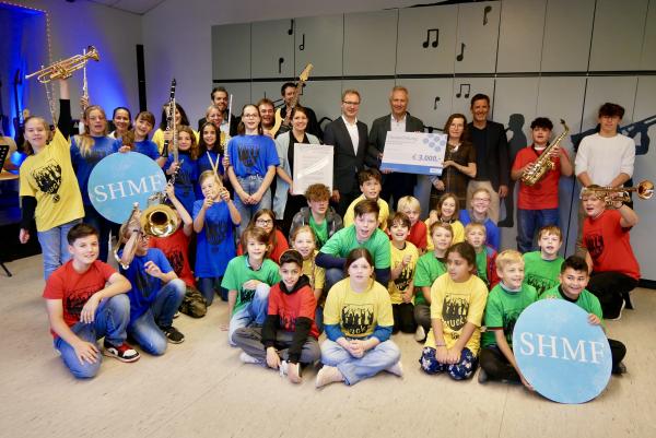 Schleswig-Holstein Musik Festival und HanseWerk verleihen Schulmusikpreis an die César-Klein-Schule in Ratekau