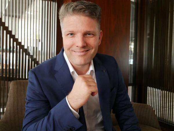 Erfolgsgeschichten echter Menschen: Die Erfahrung mit Frédéric Ebners Trading-Programmen