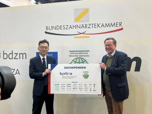 Südkoreanische Zahnmedizinprodukte werden durch KOTRA an der HDZ (Stiftung Hilfswerk Detuscher Zahnärzte) gespendet