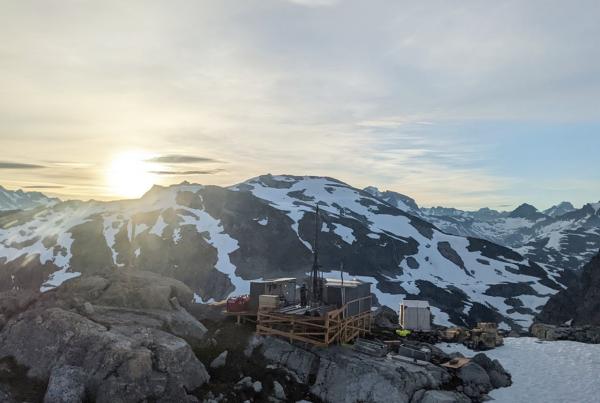 Juggernaut Exploration: Entdeckung mit zahlreichen hohen Gold- und Kupfergehalten!