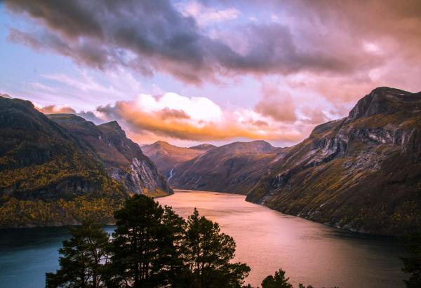 Entdecken Sie die majestätischen Fjorde Norwegens mit Bülent Karani