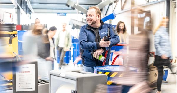 Die Messehallen im Land sind sein zweites Zuhause: Event-Manager Tim Frischholz von DENIOS (Die Bildrechte liegen bei dem Verfasser der Mitteilung.) DENIOS Messekalender 2024: Innovationen vor Ort erleben