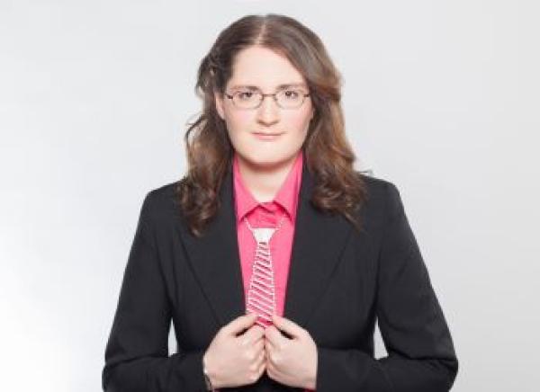 Stolze Mama entdeckt natürliche Energiequelle und teilt ihre Erfahrungen