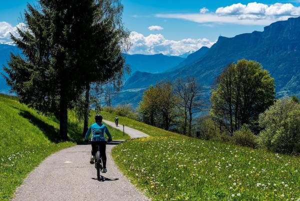 Bei Gewitter: Radtouren sofort unterbrechen