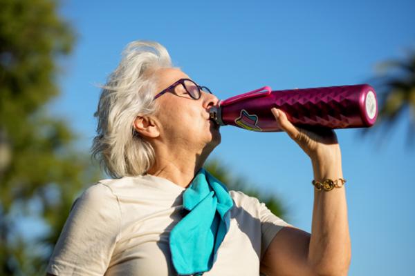 Tipps für Senioren bei Sommerhitze - Verbraucherinformation der DKV