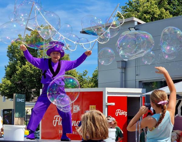 Man konnte Blub als Künstler buchen für bayrisch-japanischen Event 