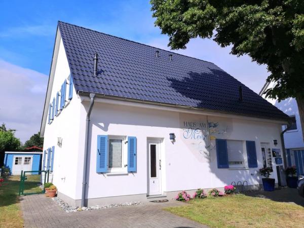 Haus am Meer der Weg vor dem Haus endet im Meer Grundstück eingezäunt