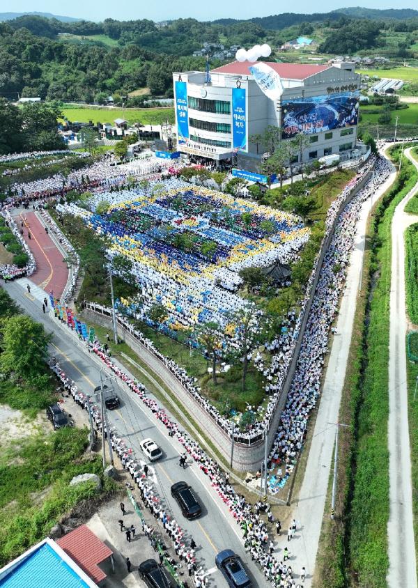 Shincheonji Kirche Jesu zieht 80.000 Gläubige zum Sonntagsgottesdienst an - Cheongju erlebt großen Menschenandrang