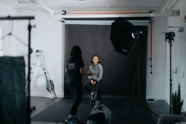 Die Vorteile, ein Fotostudio zu mieten anstatt draußen zu fotografieren