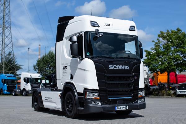 JUNA beschleunigt Revolution des elektrischen Straßengüterverkehrs mit Rekordauftrag von 30 Scania Elektro-Lkw