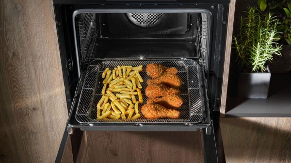 Neues Zubehör verwandelt Amica Backöfen in große Air Fryer