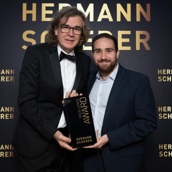 Frankfurter Versicherungsmakler Salvatore D'Orio gewinnt Excellence Award beim internationalen Speakerslam