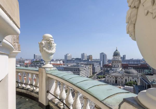 Festliche Winterhighlights im Französischen Dom - Exklusive Veranstaltungen zum Jahresende und Jahresbeginn