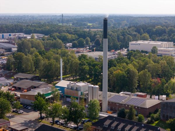 HanseWerk-Tochter HanseWerk Natur: Holzgas-BHKW bringt sinkende Heizkosten für viele Wahlstedter 