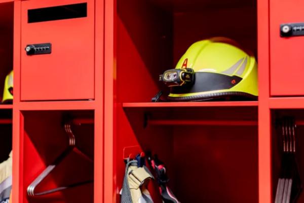 Eurobox KG bietet innovative Lösungen für die Feuerwehr - Feuerwehrspinde für höchste Effizienz im Einsatz