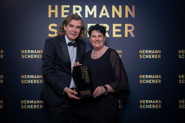 Silke Wismann gewinnt den Speaker Slam: Mut, der bewegt