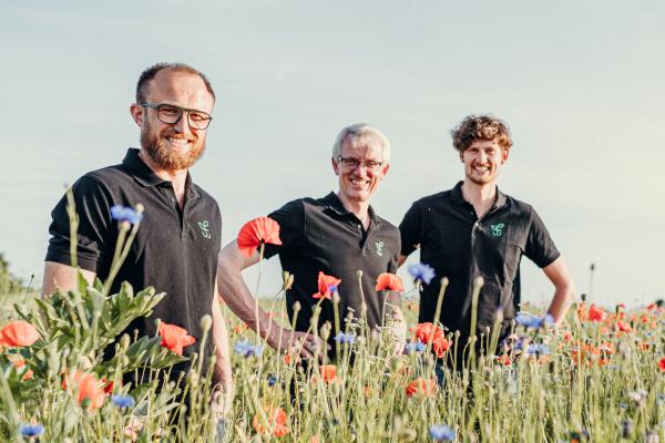 Feldwerk bei Nature as a Display e.V.: Für eine nachhaltige Zukunft, Green OOH, Feldwerbung (FieldAds) 