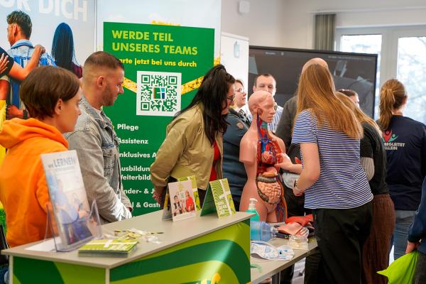 Erstes Ausbildungs- und Berufefestival der Wirtschaftsakademie Nord begeistert rund 400 Jugendliche