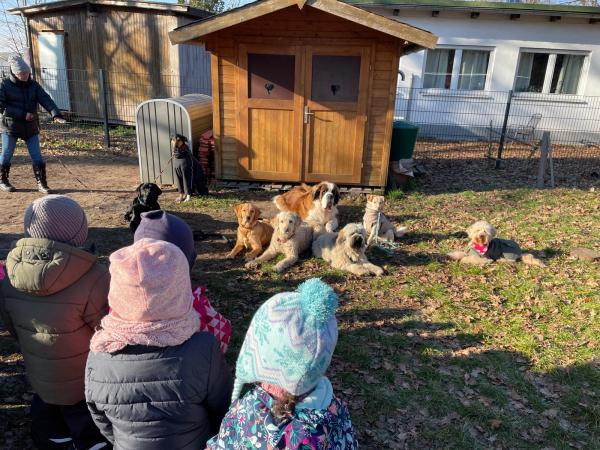 Die Hundeschule Luftleine überrascht zahlreiche Kinder