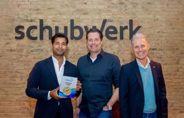 Die Preisträger und SVE Founder v.l.n.r. Stefan Mahendiran, Dr. Steffen Behler, Michael Mattis Silicon Valley Europe verleiht Innovationspreis an schubwerk GmbH für herausragende Analytics und Tracking-Technologie