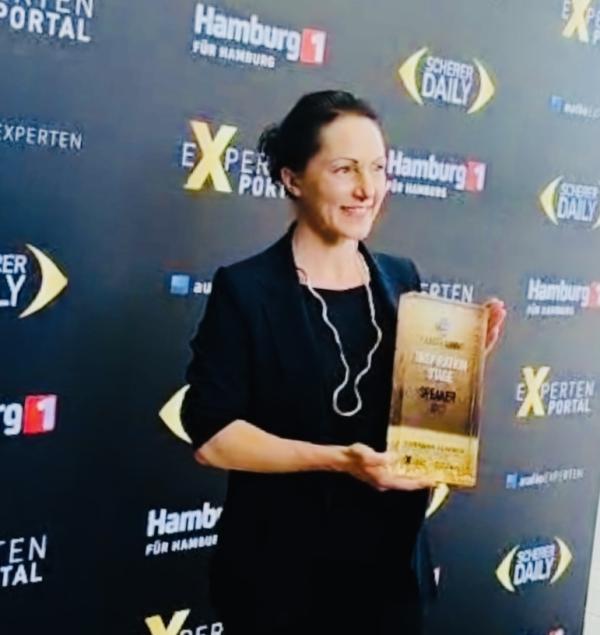 Mirjam Sandlos mit Speaker-Award Founder Summit 2025 Mirjam Sandlos setzt neue Maßstäbe für bewusste Führung