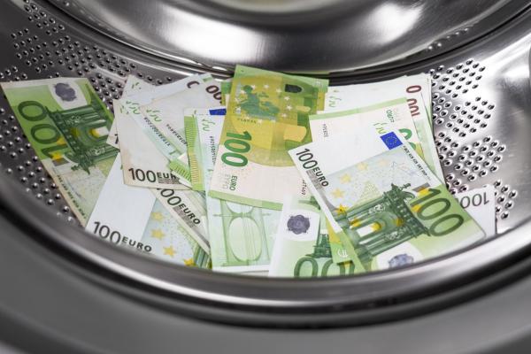 Geldwäsche Bußgeld bei Bargeldzahlung: Verbrauchern drohen ab 2027 hohe Strafen