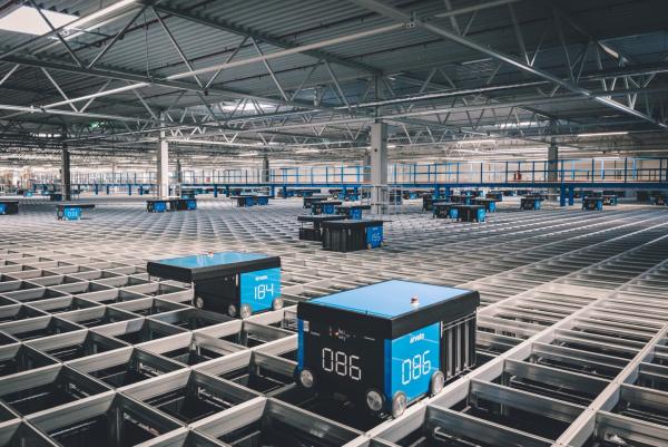 Fulfilment mit Autostore-System am Arvato-Standort in Dortmund. Arvato präsentiert Fulfillment-Lösungen für Healthcare, Rechenzentren und globalen E-Commerce auf der transport logistic 2025 in München