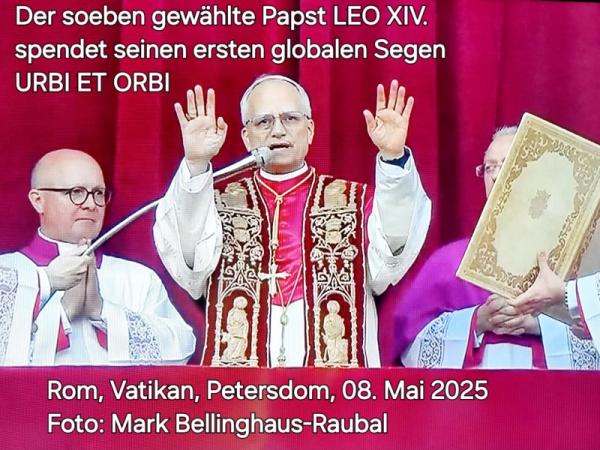 Der soeben gewählte Papst LEO XIV. spendet seinen ersten globalen Segen URBI ET ORBI Habemus Papam: LEO XIV. - der erste US-amerikanische Papst und Hoffnungsträger