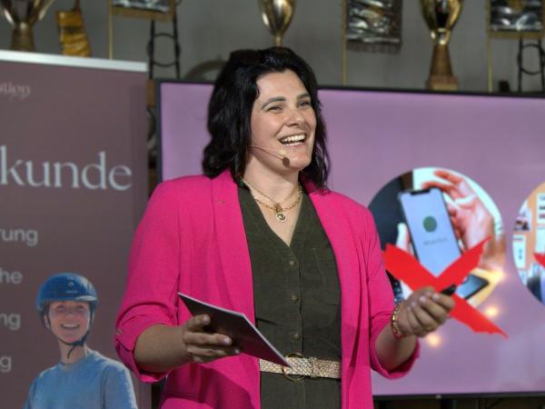 Nicolett Menge - Initiatorin der PferdeBusinessConvention & Podcasthost von Reitstallrevolution Ein Weckruf für die Pferdewirtschaft