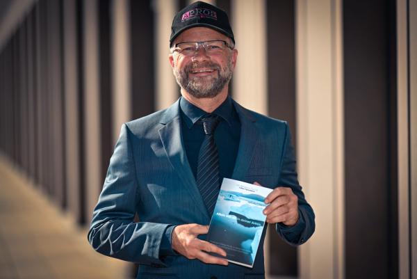Multimediale Buchvorstellung "Allein mit dir in deiner Arktis" am 05. Juni 2025 in Eningen Multimedialer Vortrag und Buchvorstellung "Allein mit dir in deiner Arktis" am 05. Juni 2025 in Eningen