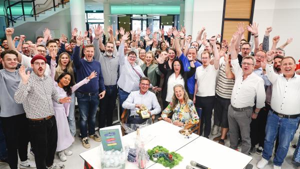 Jürgen Signer verlässt STARFACE im Mai 2025 und feierte seinen Ruhestand mit dem STARFACE Team. Jürgen Signer verlässt STARFACE: Langjähriger COO und Geschäftsführer wechselt in den Ruhestand