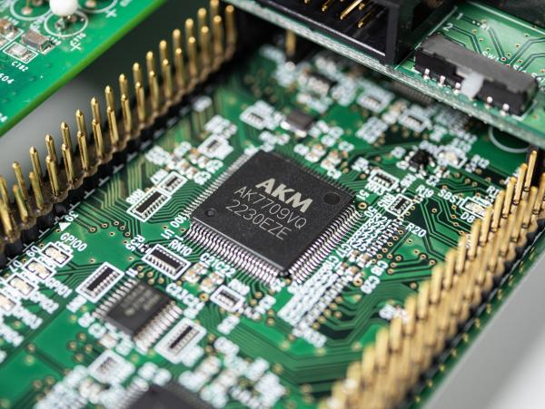 AKM's DSP flagship AK7709 Asahi Kasei Microdevices und Dirac schließen Partnerschaft im Bereich High-Fidelity-In-Car-Audio