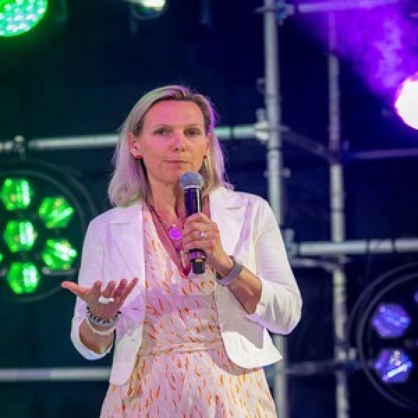 Christina Wöhlke, Foto: Justin Bockey Christina Wöhlke beim International Speaker Slam