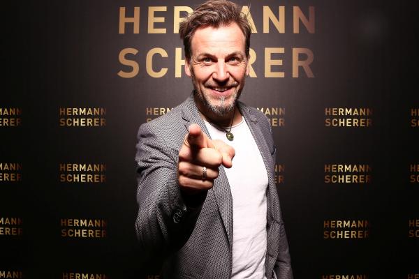 Wolfgang Dallavia Tiroler begeistert im Wiesbadener Speaker Slam