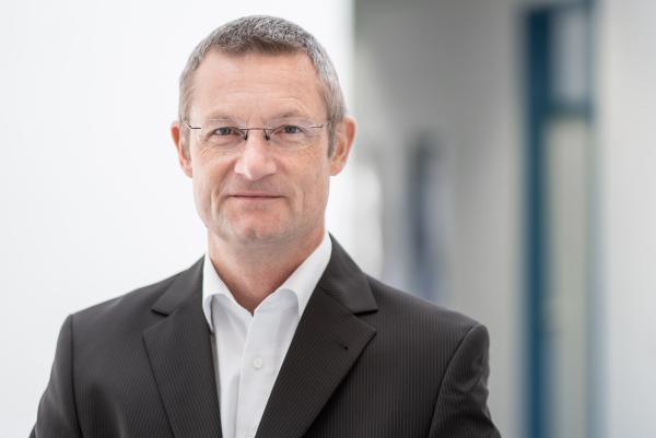 Jörg Volkmann, Geschäftsführer carrisma GmbH Personalberatung Optimale Mitarbeitersuche: Verdeckt oder offen vorgehen?
