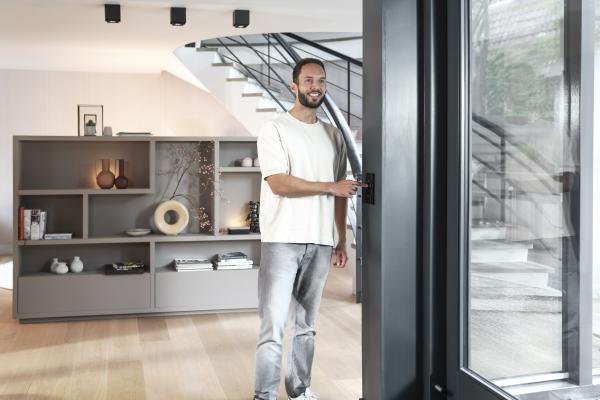 Sonne, Tageslicht und Wärme effizient regulieren