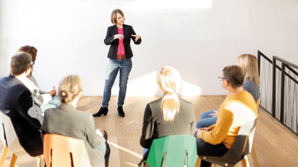 Alice Dehner beim Weiterbildungsformat der dehner academy für HR-Professionals. dehner academy: Kommunikation für strategische HR-Arbeit