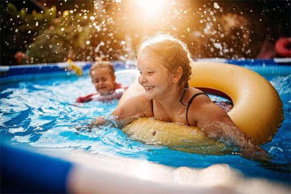 Badespaß im eigenen Garten Pool im Garten - Verbraucherinformation der ERGO Rechtsschutz Leistungs-GmbH