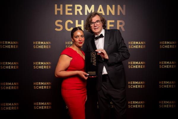 Starke Stimme für kulturelle Vielfalt: Manel Bannouri beim International Speaker Slam geehrt Bannouri sorgt beim Speaker Slam für Gänsehautmoment