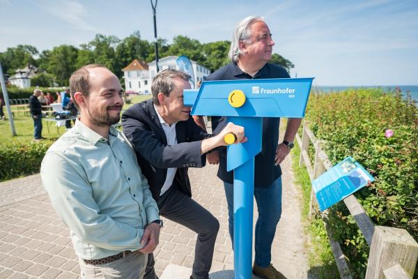 Digital Ocean Lab - Blick durch das AR-Fernglas: virtueller Tauchgang unter die Wasseroberfläche Fraunhofer IGD eröffnet Augmented Reality Fernglas mit Blick ins Digital Ocean Lab