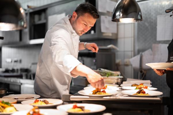 Küchenchef Maximilian Landbrecht Wie aus einem Dorfwirtshaus eine Gourmetadresse wurde