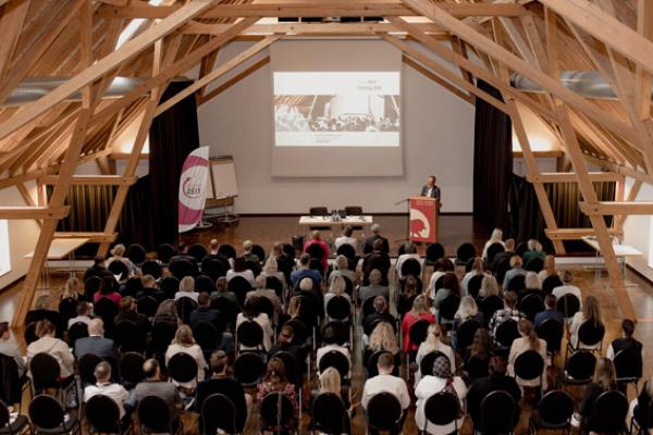 Fachtag digital ZEIT: Viele Besucher interessierten sich für die Fachvorträge. Erfolgreicher Fachtag: Innovative Zeiterfassung