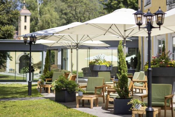 Herrlich speisen auf der Sommerterrasse ARCOTEL Castellani Salzburg: 10 Jahre Gastgeber:innen aus Leidenschaft
