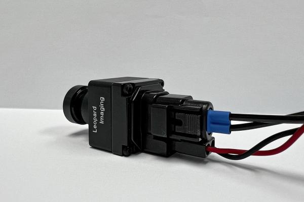 Leopard integriert KD7251 Transceiver in LI-VENUS-ISX031-BASE-AU Kamera mit Cornings Hybridstecker Erste 10GBASE-AU-fähige Kamera mit Glasfaser-Konnektivität für Automobil-Anwendungen