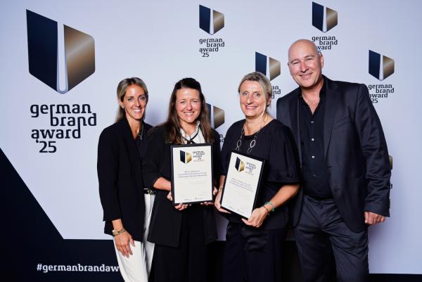 „Winner“ (v.l.): Sabrina Körber, Simone Wölfelschneider, Wilma Mankel, Jens Gonnermann Ausgezeichnete Händler-Werkzeuge für Social Media und Audiowerbung