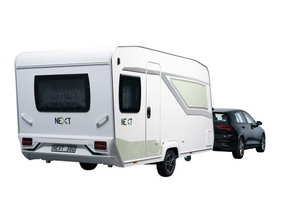 Der NEXT 380 ist mit 1000 kg techn. zu. Ges.masse für E-Autos und kleinere Zugfahrzeuge geeignet. Der NEXT 380 auf de Caravan Salon Düsseldorf