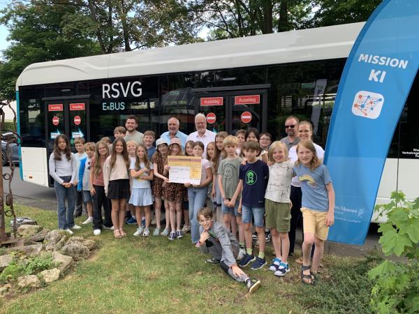 Spende für Schulklassen: Dr. Reinold Hagen Stiftung unterstützt Workshop-Besuche im Deutschen Museum Spende für Schulklassen: Dr. Reinold Hagen Stiftung unterstützt Workshop-Besuche im Deutschen Museum Bonn mit 30.000 Euro